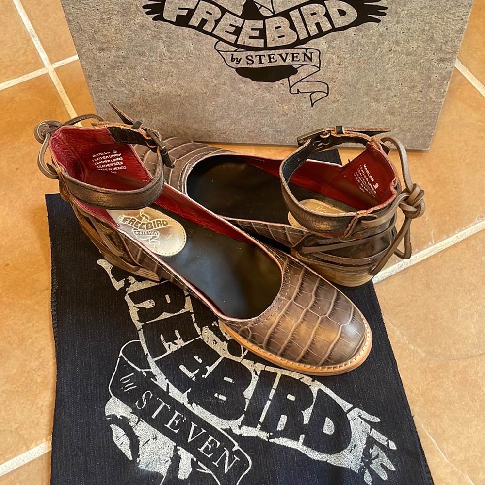 COPY - Crocodile print Freebird-Marlon. Size 9